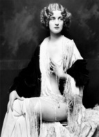 Gertrude Dahl голая