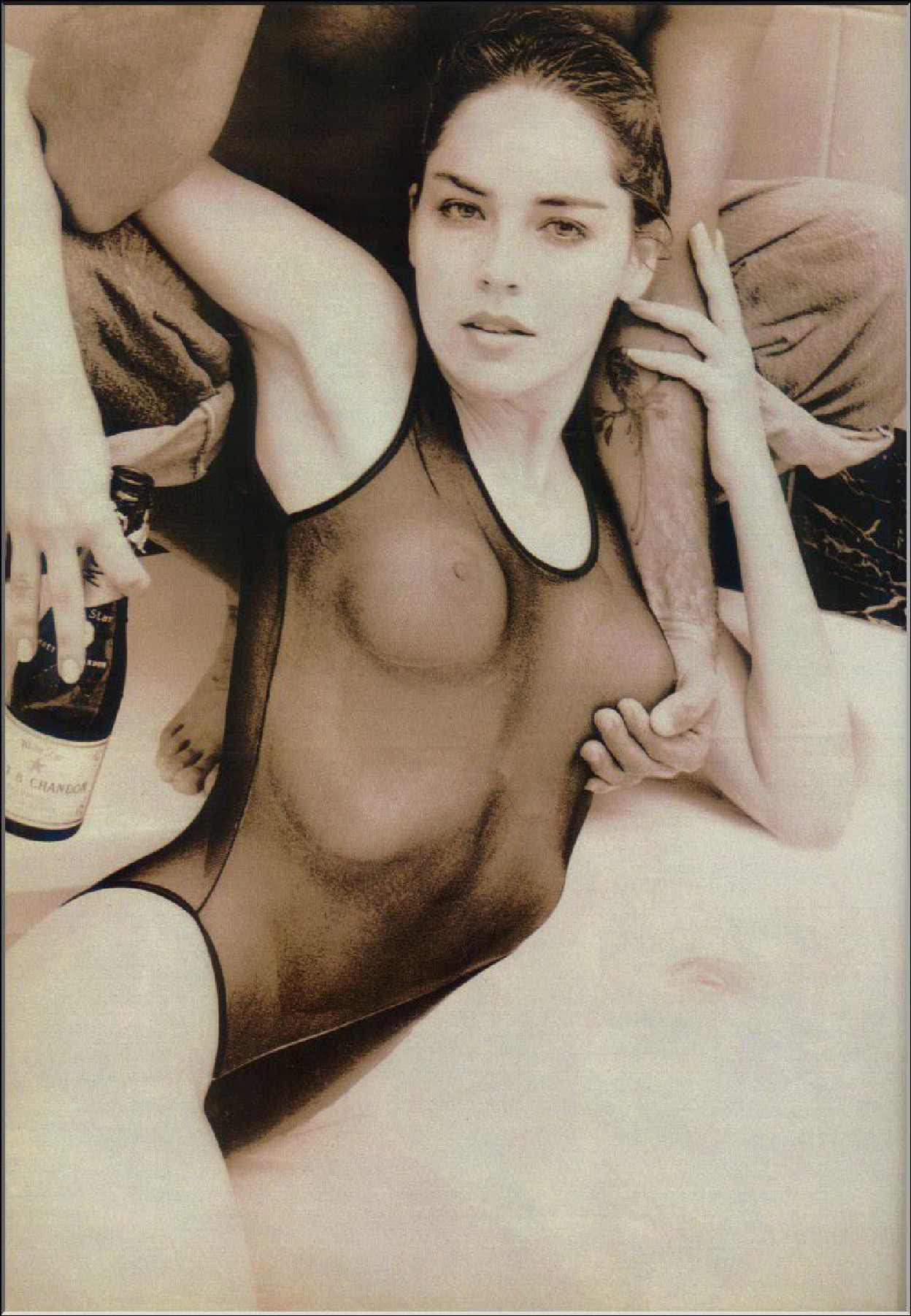 Голая Sharon Stone в Playboy Magazine < ANCENSORED
