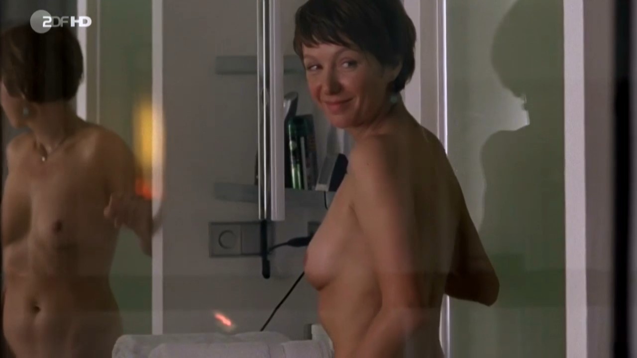 Джулия Koschitz nude pics.