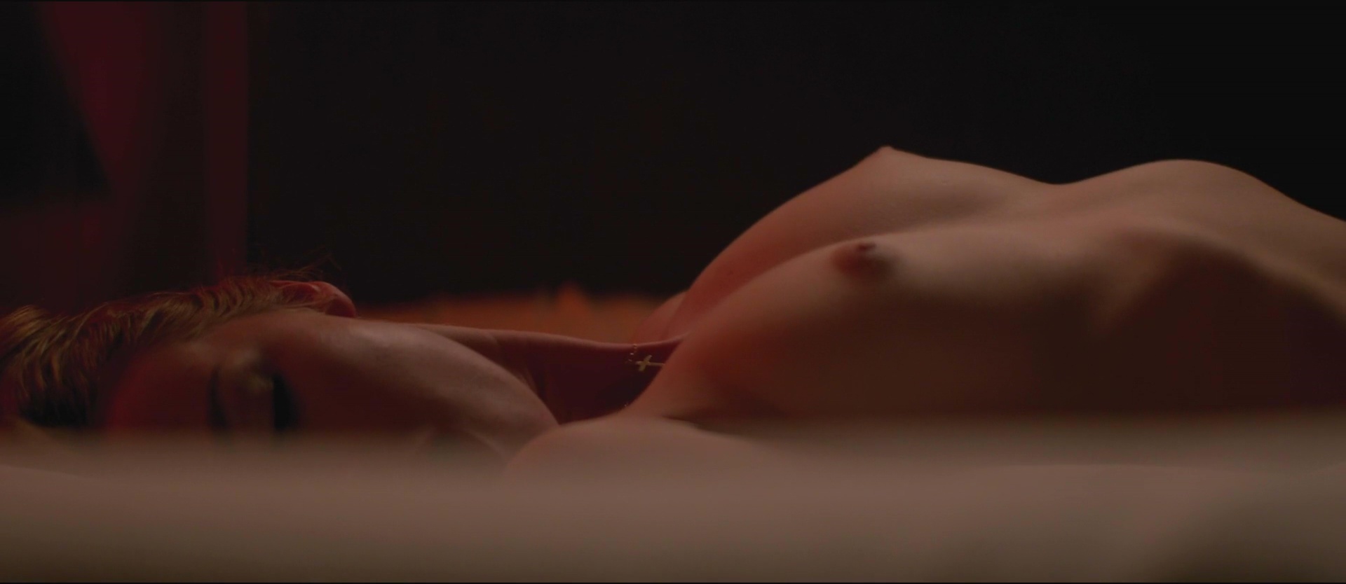 Фрейя Мавор nude pics.