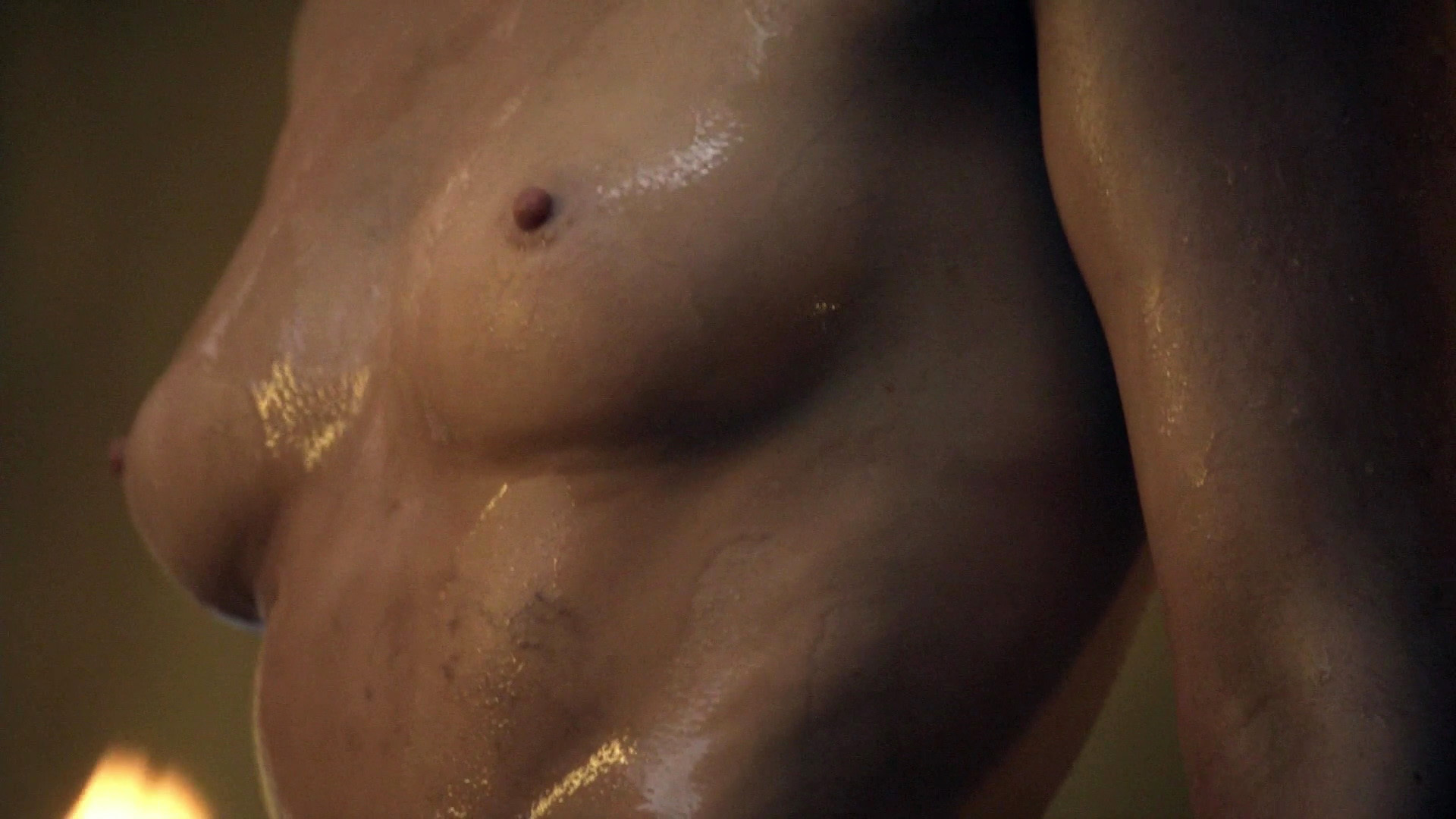 Анна Хатчисон nude pics.