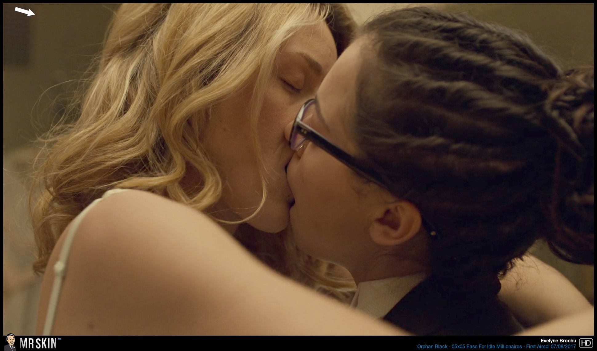 Lesbian scene threesome