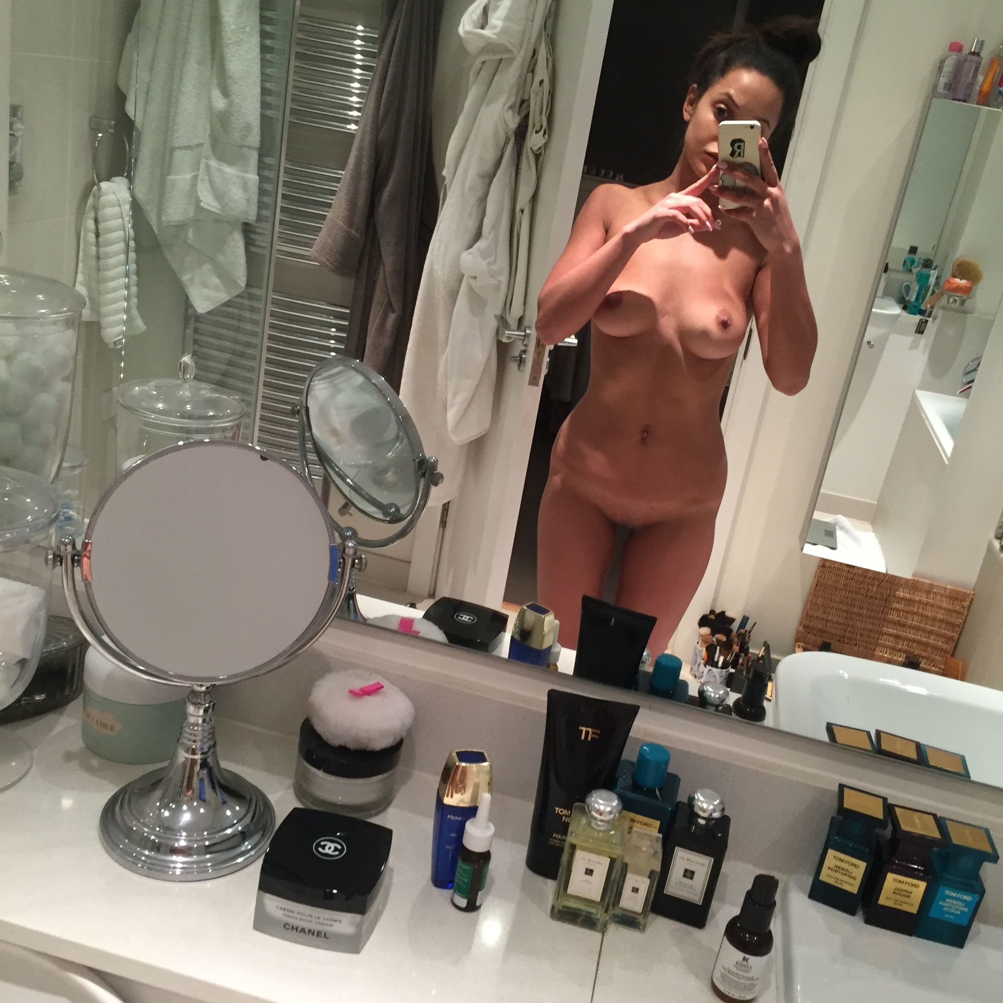 Roxie Nafousi nude pics.