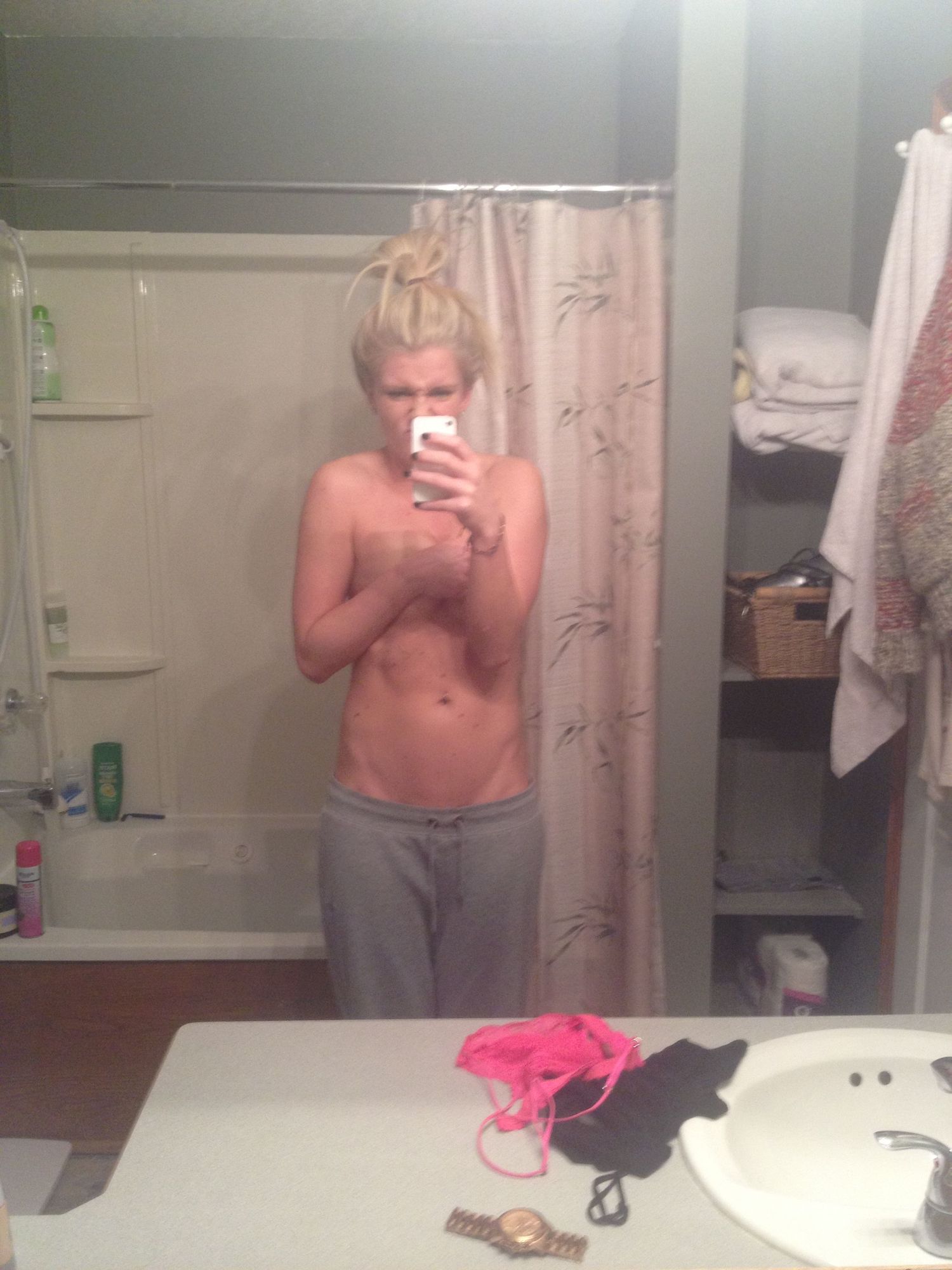 Kaylyn Kyle nude pics.