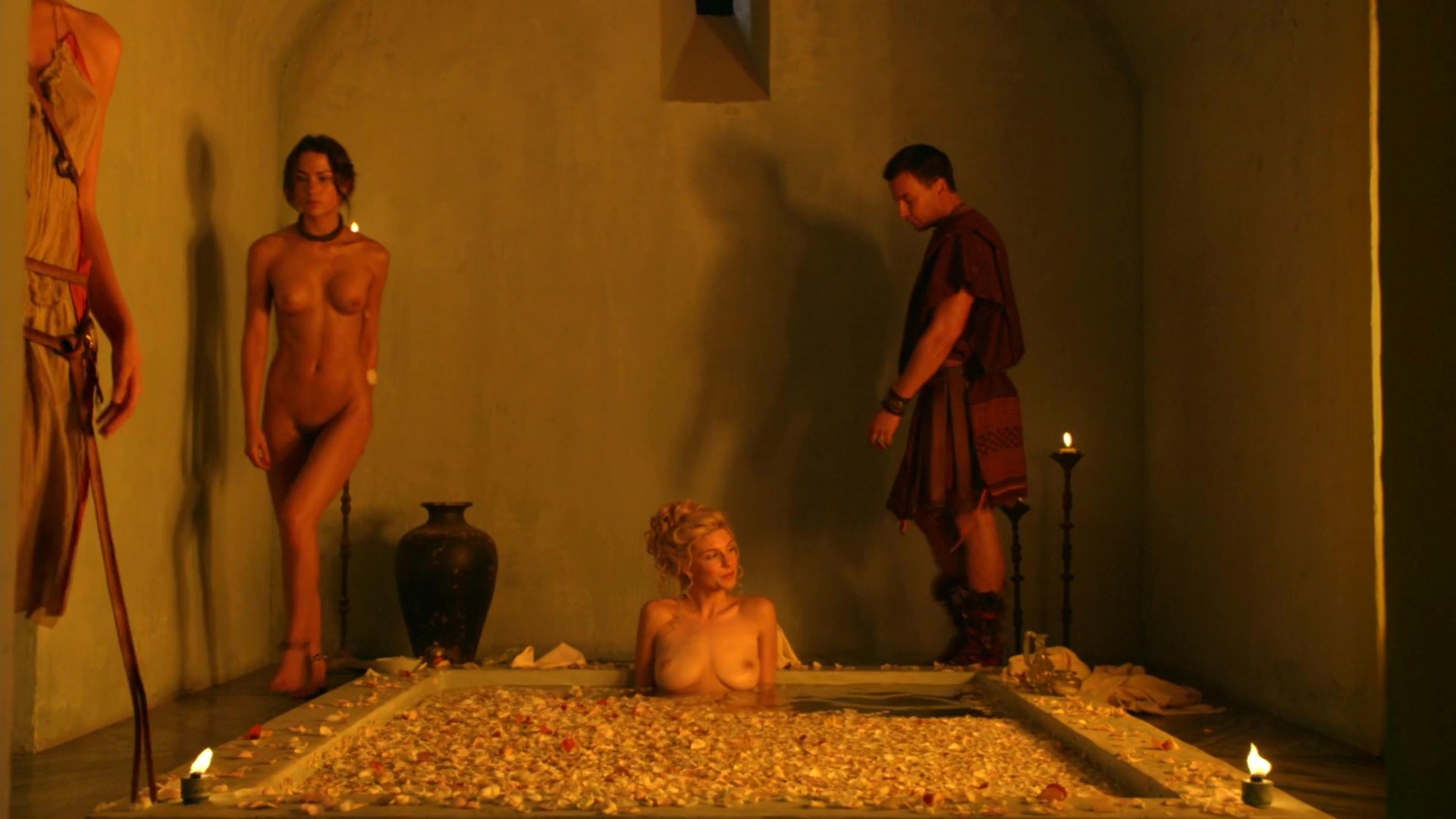 Spartacus: Vengeance nude pics.