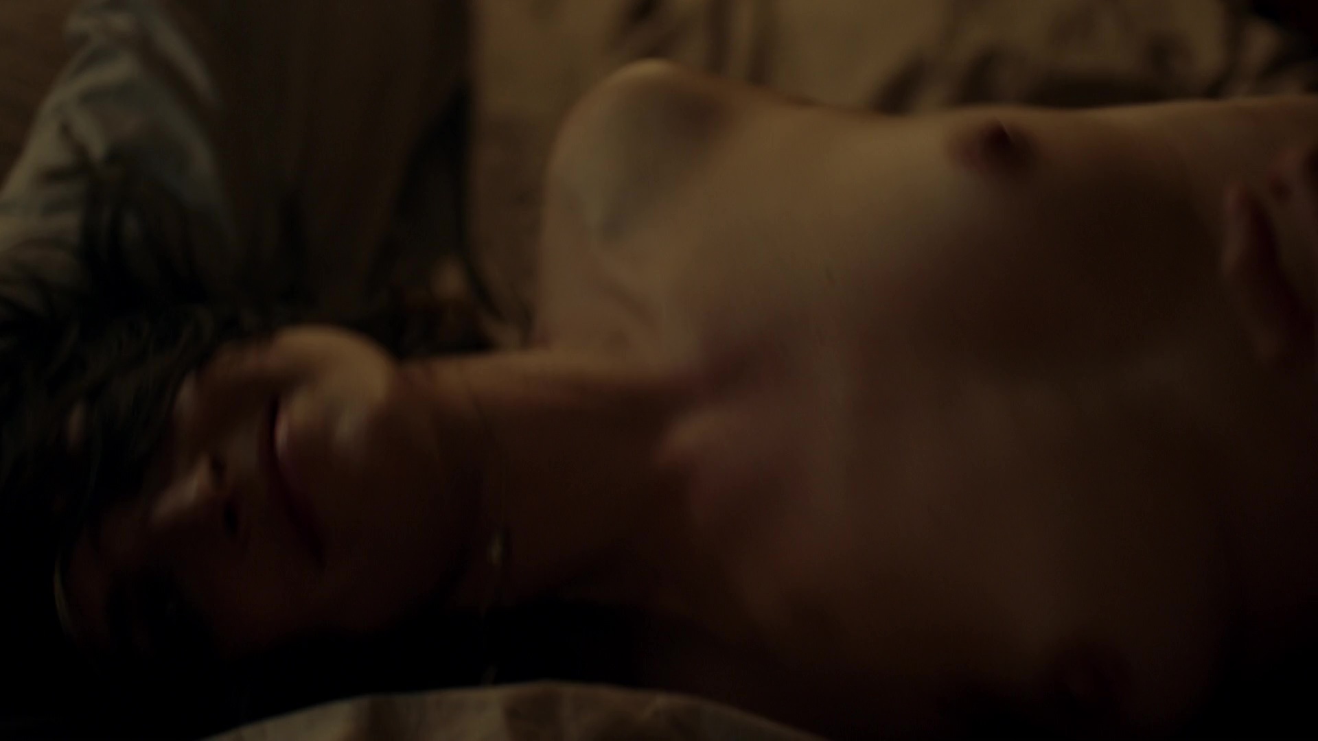 Джоди Бальфур nude pics.