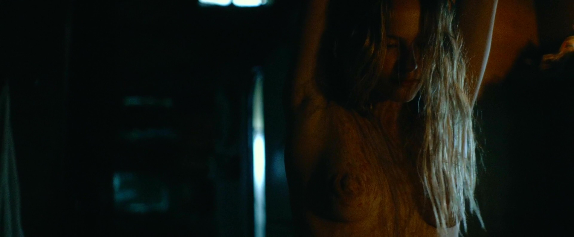 Jessica Madsen nude pics.