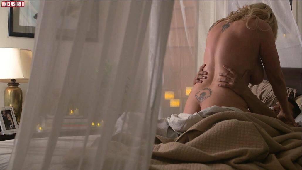 Дженнифер Блан nude pics.