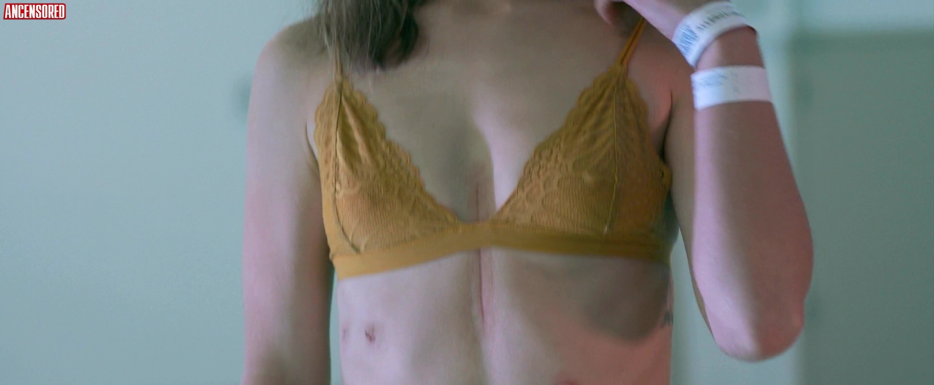 Хейли Лу Ричардсон nude pics.