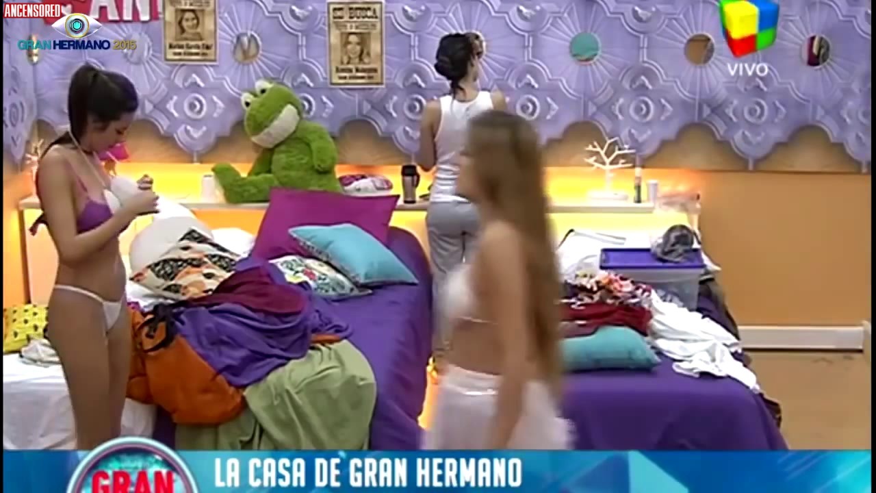 Голая Belén Etchart в Gran Hermano 8 Argentina 2015