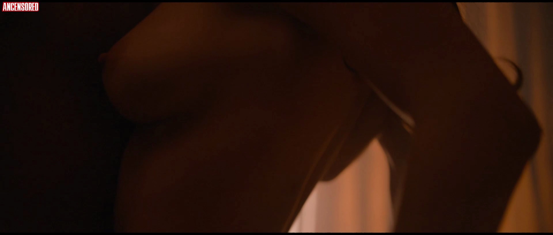 Emma mackey nuda
