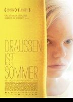 Draussen ist Sommer (2012) Обнаженные сцены