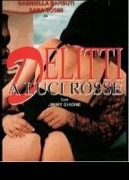 Delitti a Luce Rossa (1996) Обнаженные сцены