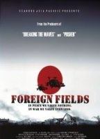 Foreign Fields (2000) Обнаженные сцены