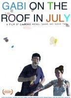 Gabi on the Roof in July (2010) Обнаженные сцены