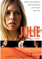 Julie обнаженные сцены в фильме