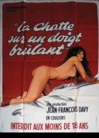 La chatte sur un doigt brûlant (1975) Обнаженные сцены