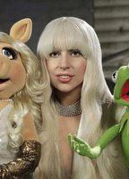 Lady Gaga & the Muppets Holiday Spectacular обнаженные сцены в ТВ-шоу