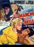 Une manche et la belle (1957) Обнаженные сцены