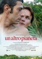 Un altro pianeta (2008) Обнаженные сцены