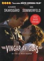 Vingar av glas (2000) Обнаженные сцены