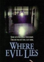 Where Evil Lies (1995) Обнаженные сцены