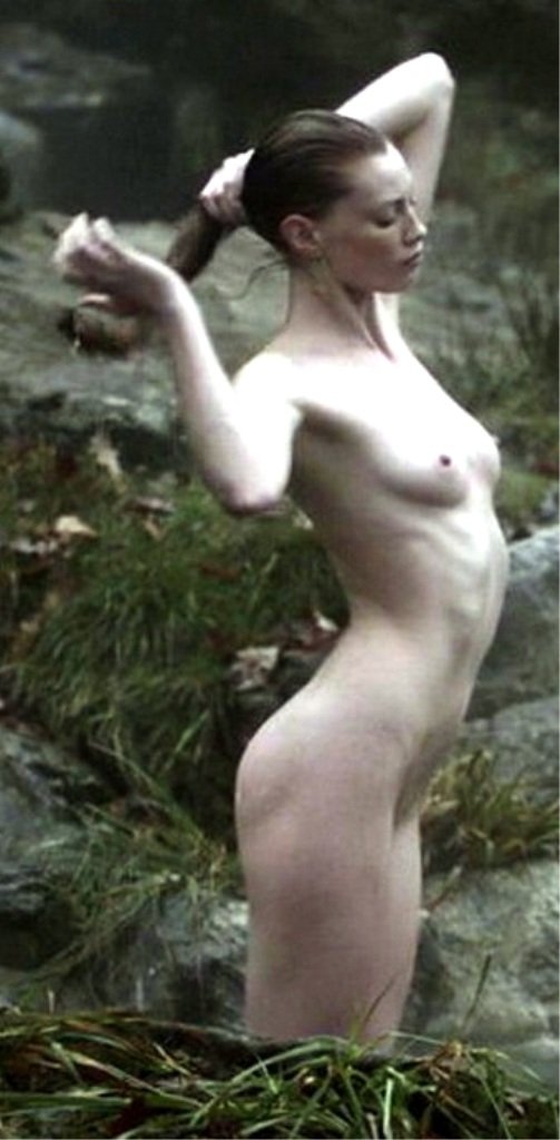 Алисса Сазерленд nude pics.