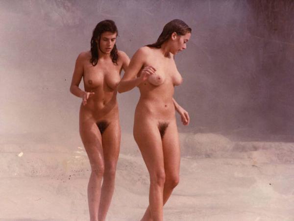 Клио Голдсмит nude pics.