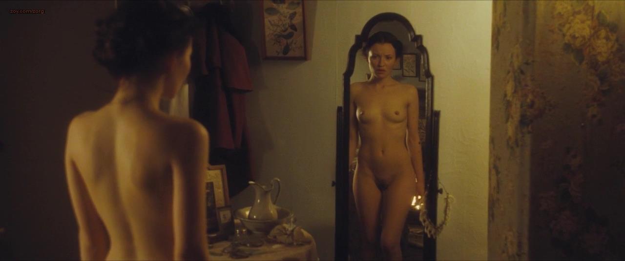 Эмили Браунинг nude pics.