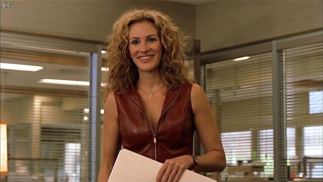 Голая Джулия Робертс в Erin Brockovich < ANCENSORED