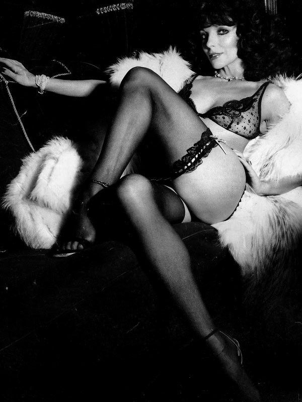 Джоан Коллинз nude pics.