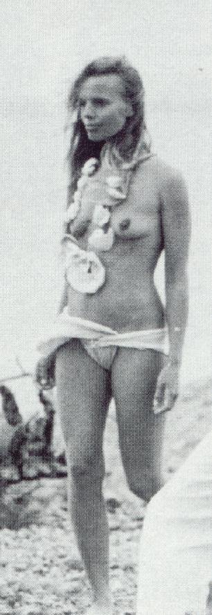 Марта Кристен nude pics.