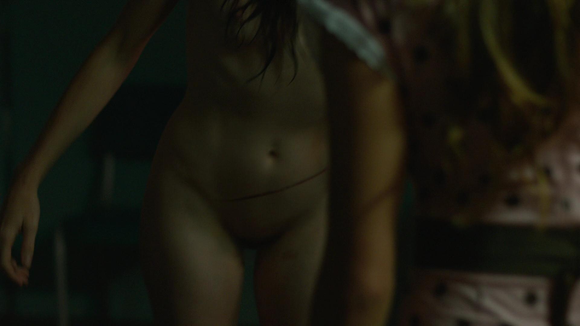 Николь Лалиберте nude pics.