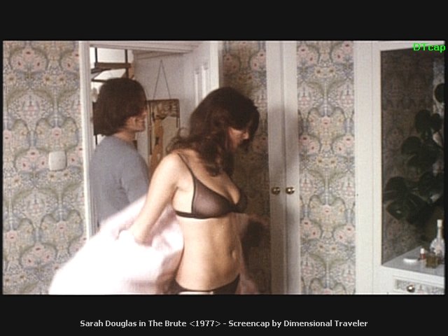 Сара Дуглас nude pics.