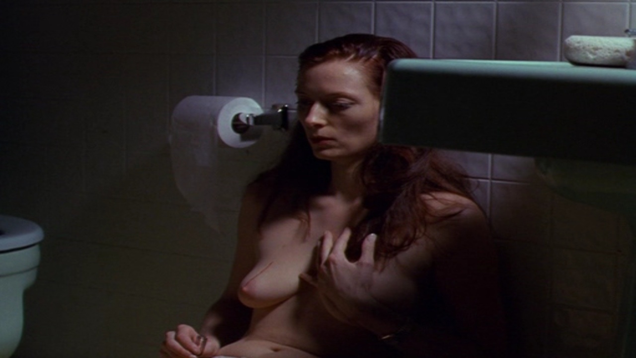Тильда Суинтон nude pics.