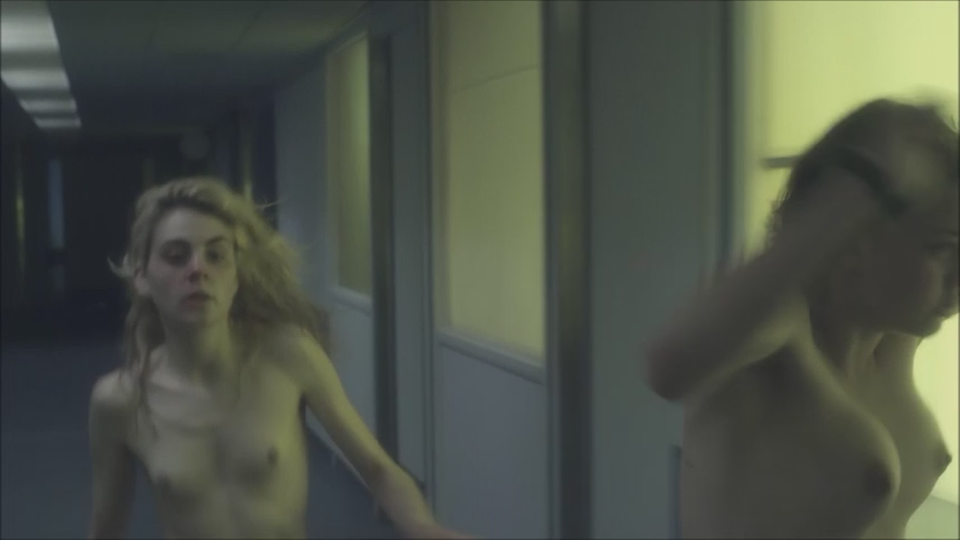 Виктория Кармен Сонн nude pics.