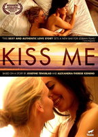 Kiss Me (2014) Обнаженные сцены
