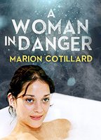 A Woman in Danger (2001) Обнаженные сцены