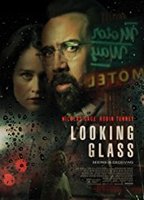Looking Glass (2018) Обнаженные сцены