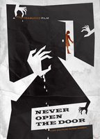 Never Open the Door (2014) Обнаженные сцены