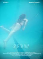 Salir del agua  (2020) Обнаженные сцены