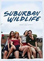 Suburban Wildlife (2019) Обнаженные сцены