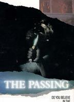 The Passing (1983) Обнаженные сцены