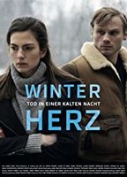 Winterherz: Tod in einer kalten Nacht (2018) Обнаженные сцены