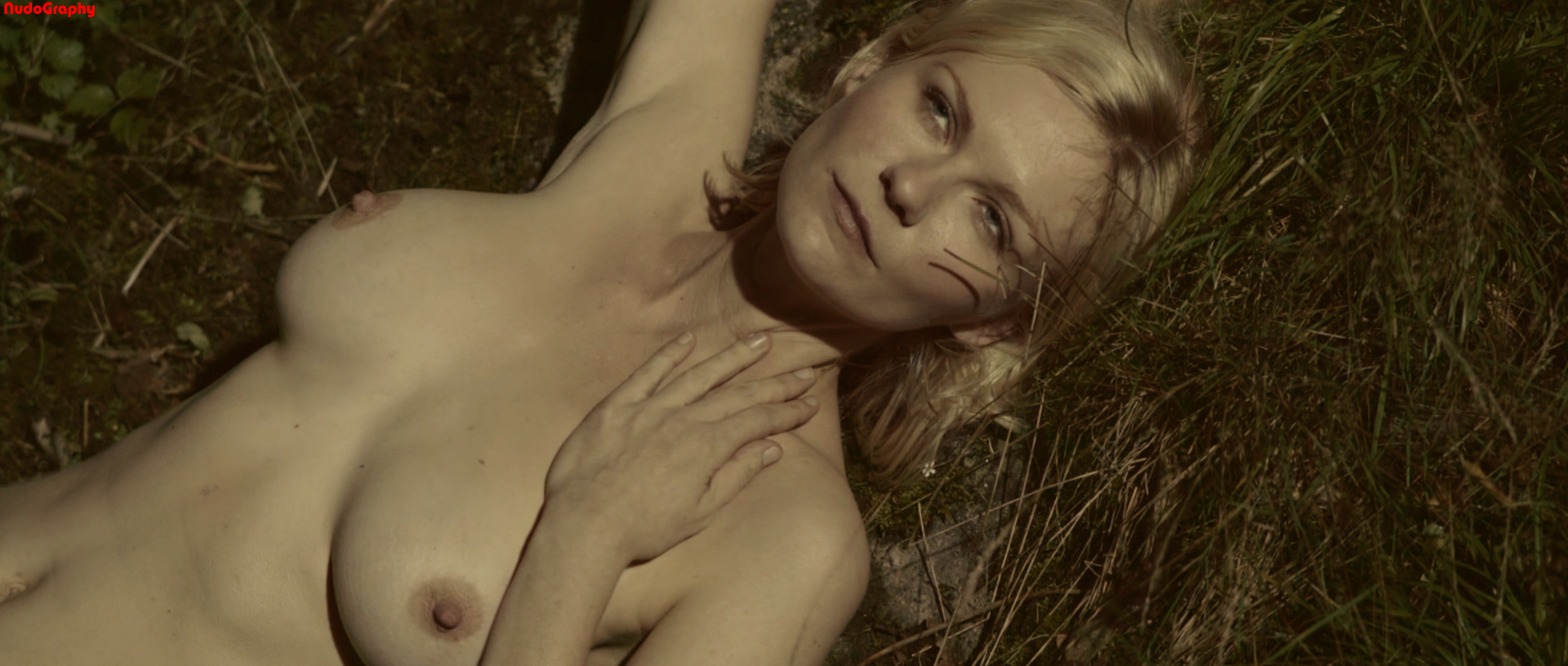Кирстен Данст nude pics.