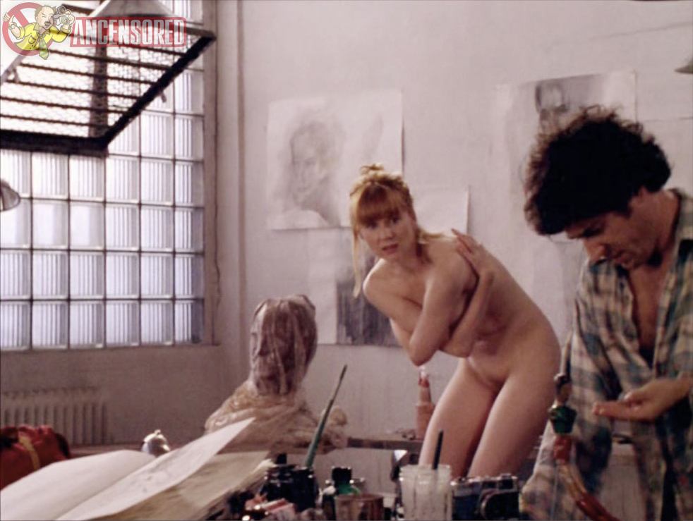 Лора Линни nude pics.