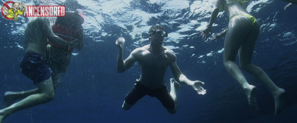 Open Water 2: Adrift nude pics.