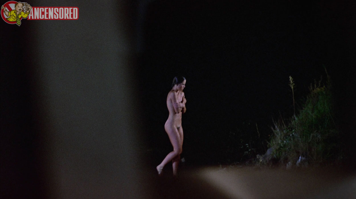 Кирстен Бейкер nude pics.