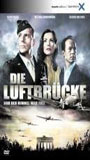 Die Luftbrücke (2005) Обнаженные сцены