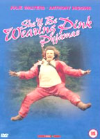 She'll Be Wearing Pink Pyjamas (1984) Обнаженные сцены